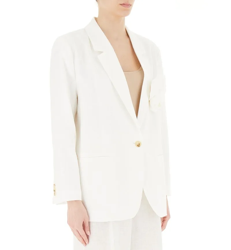 Blazer con spilla